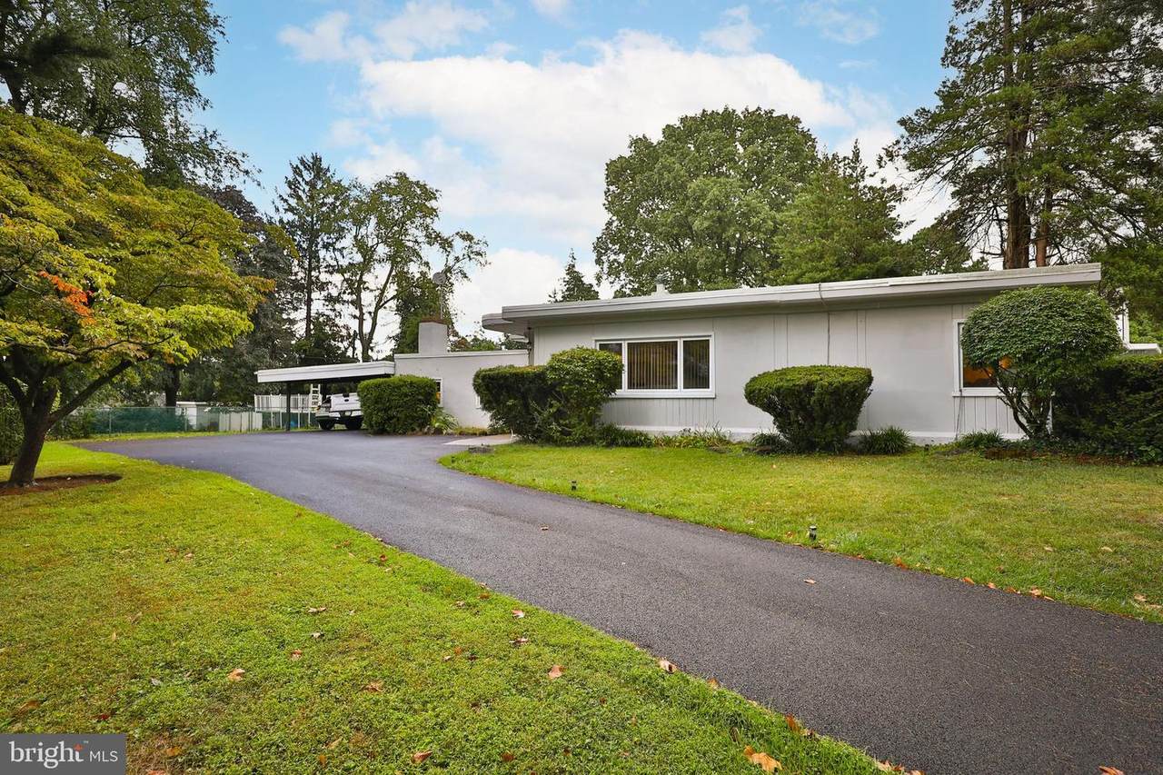 8209 Macarthur Road - Photo 1