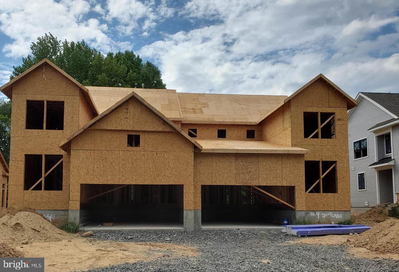 11 Sportsman Boulevard - Photo 1