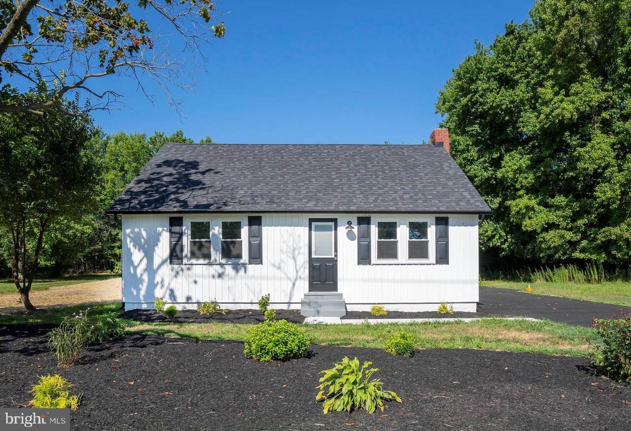 3829 Dupont Parkway - Photo 1