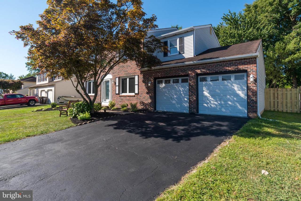 4233 Remo Crescent Road - Photo 1
