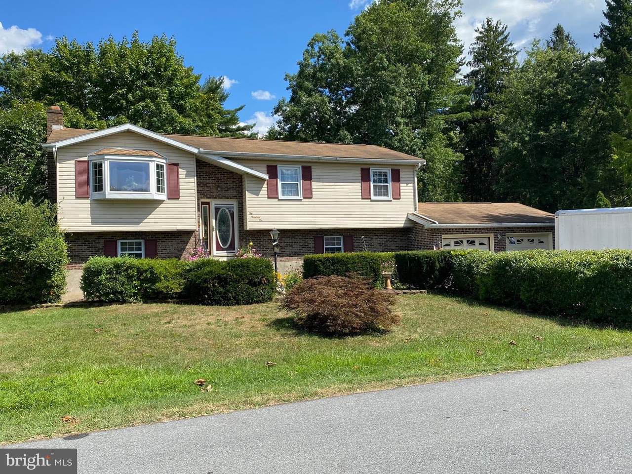 210 Laurel Road - Photo 1