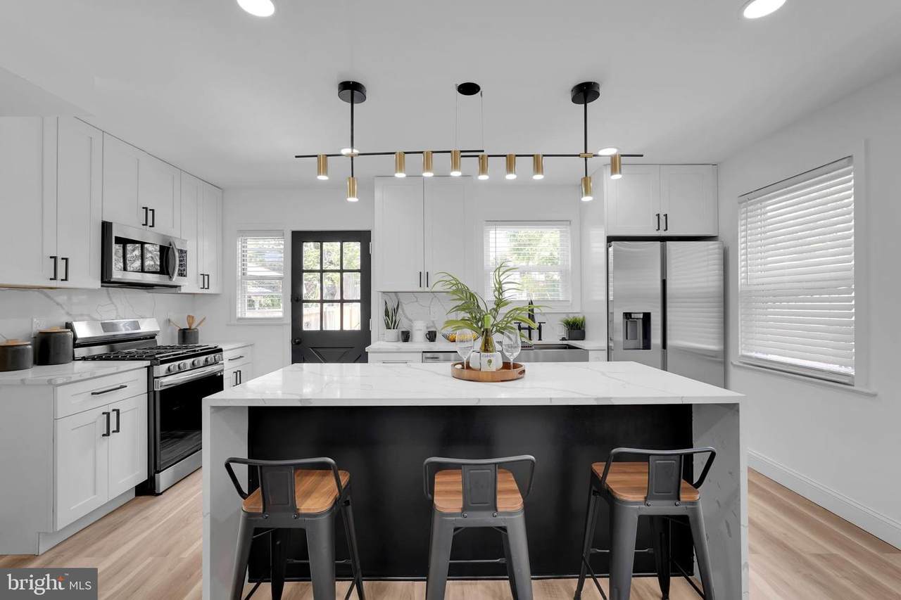 318 Nicholson Street - Photo 1