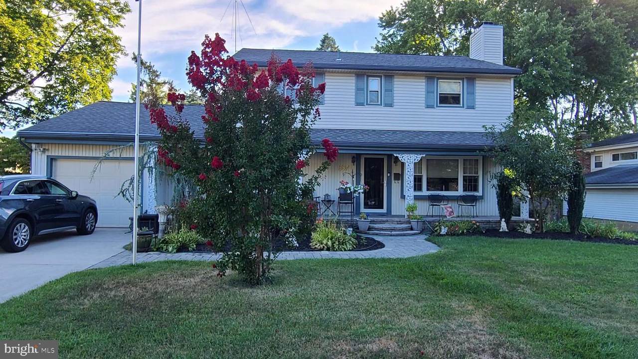 1537 Pleasant Drive - Photo 1