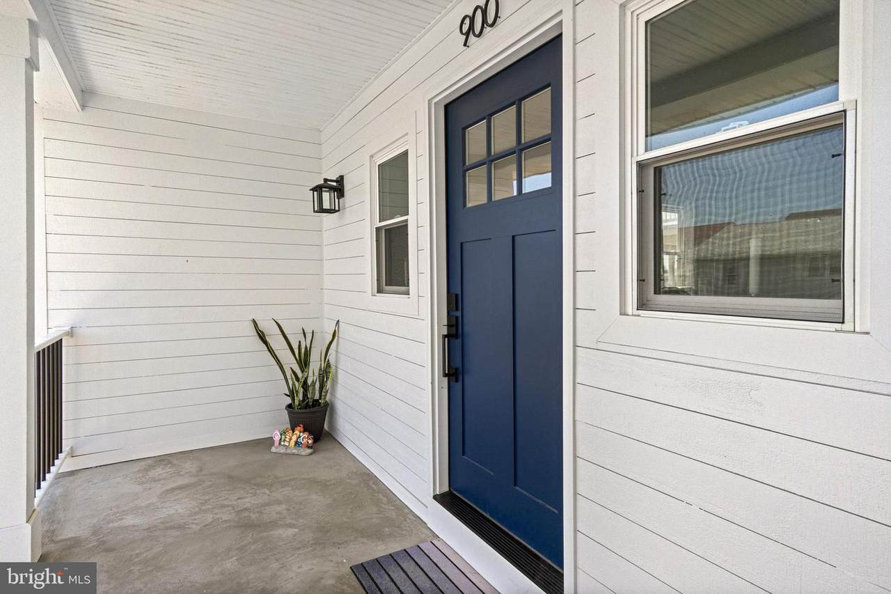 900 Sheridan Boulevard - Photo 1