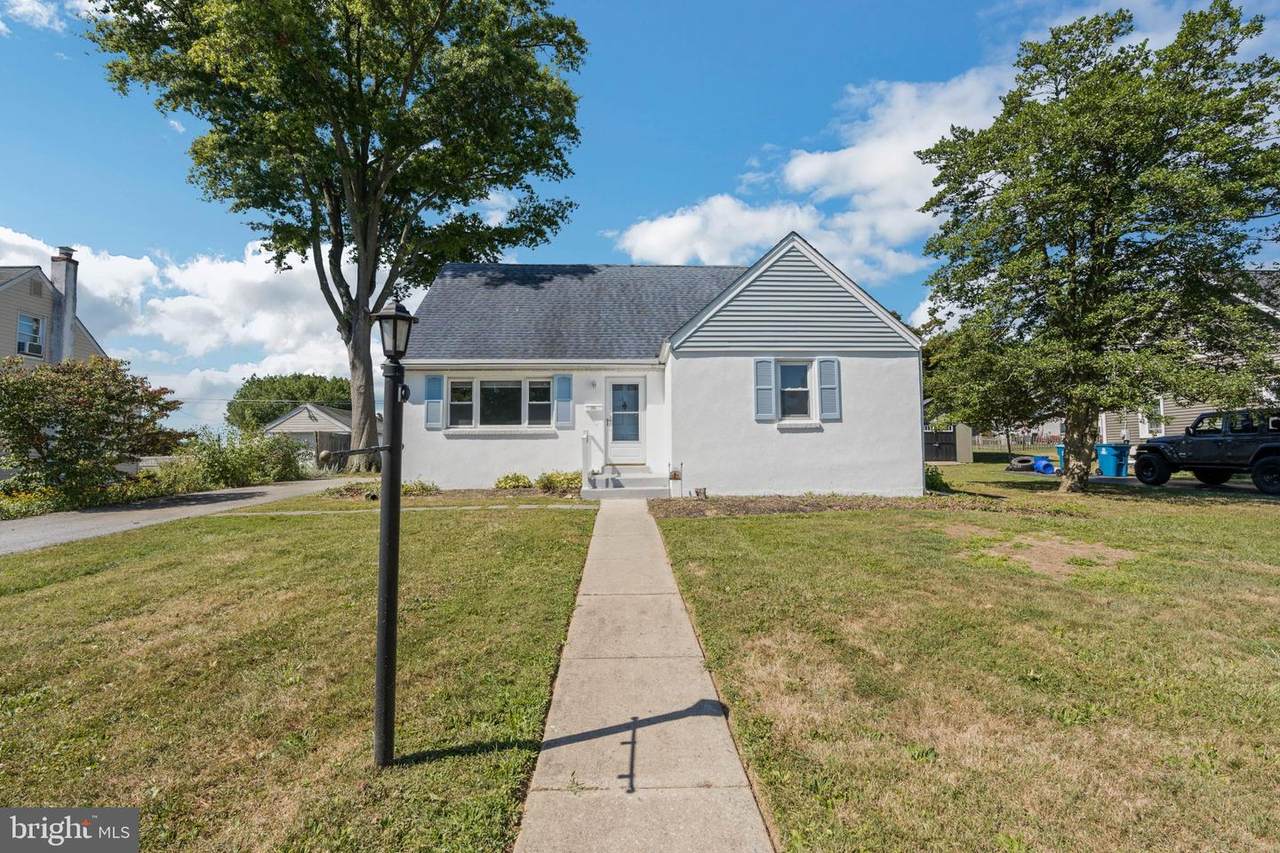 106 Greenview Drive - Photo 1