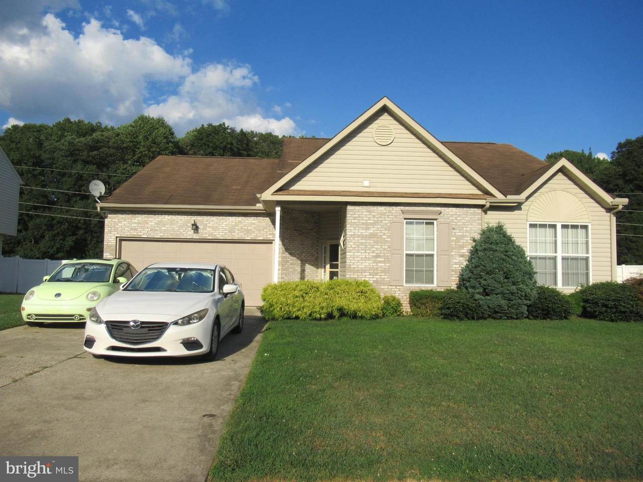 229 Trafalgar Drive - Photo 1