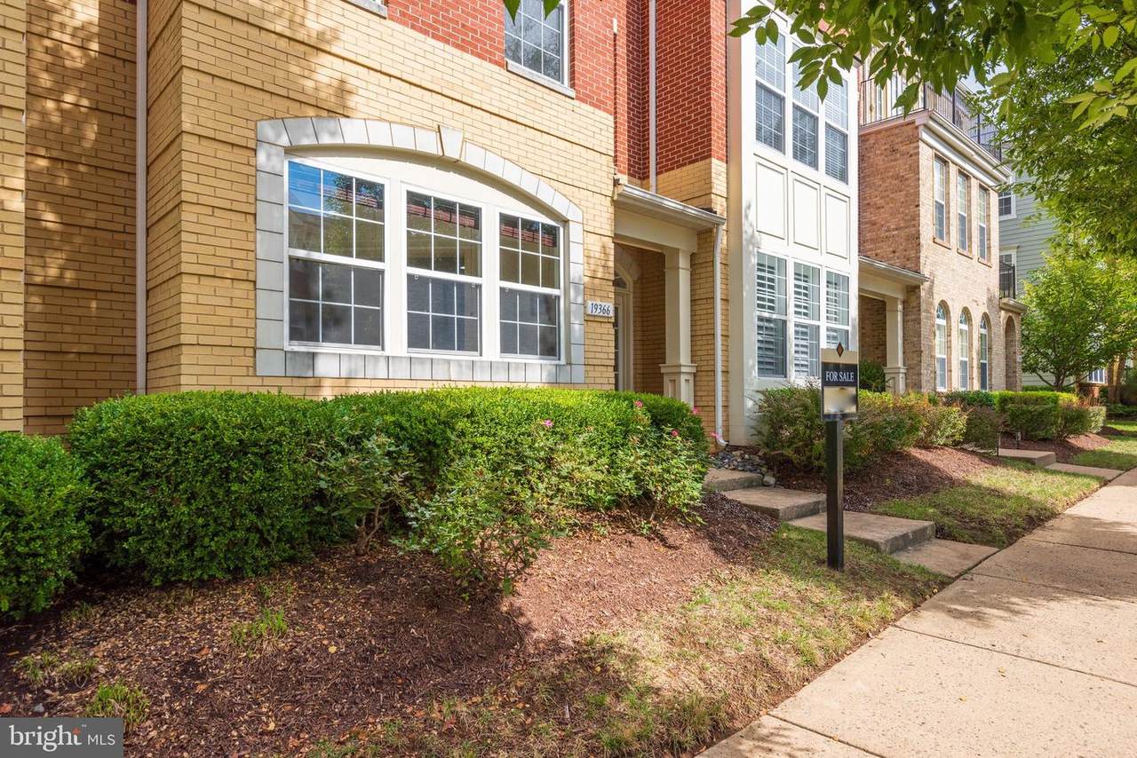 19366 Coppermine Square - Photo 1