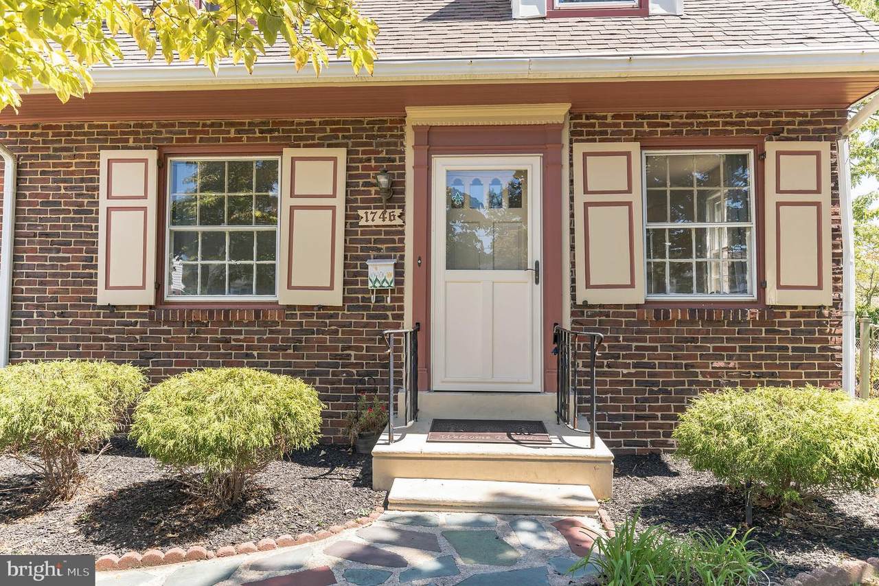 1746 Hollinshed Avenue - Photo 1