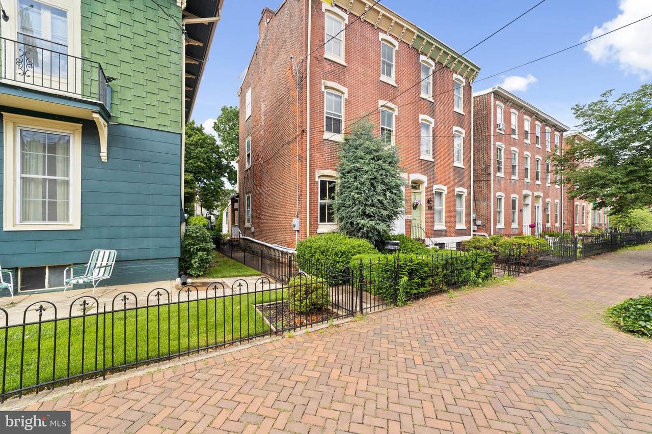 313 Union Street - Photo 1