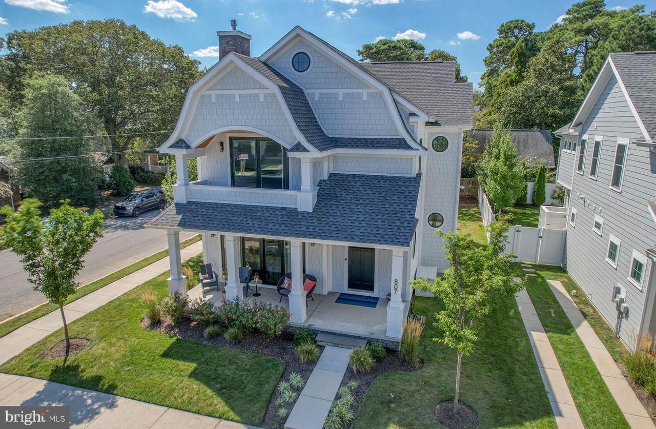 807 King Charles Avenue - Photo 1