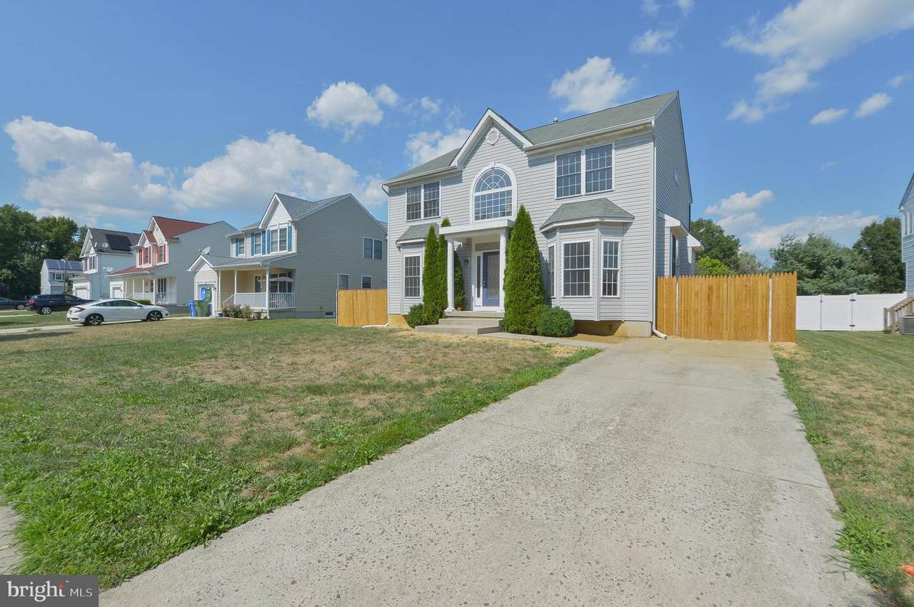 207 Lawrence Street - Photo 1