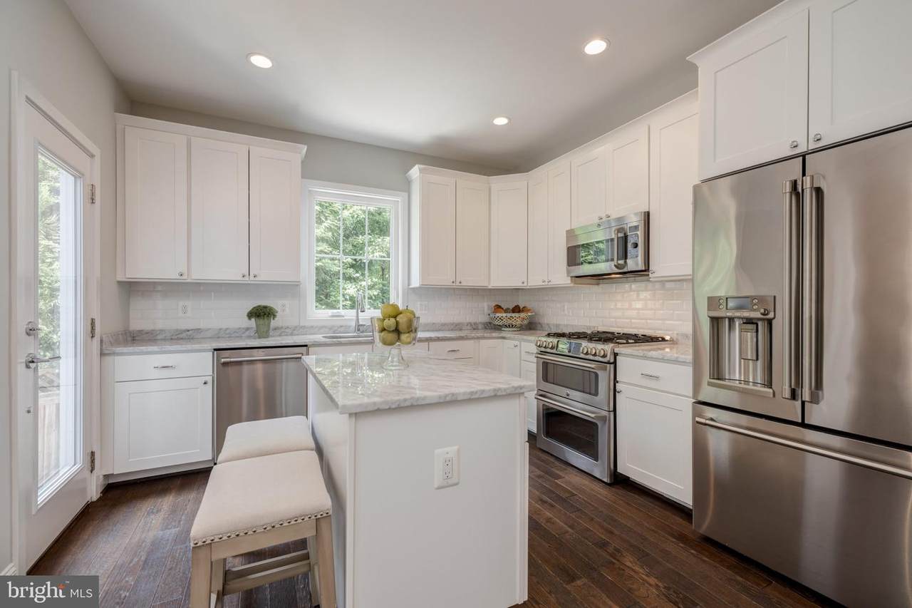 300 Mount Vernon Avenue - Photo 1