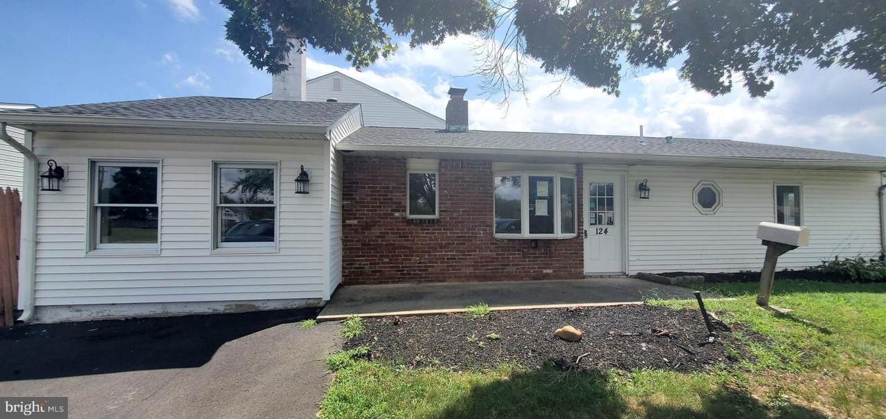 124 Pinewood Drive - Photo 1