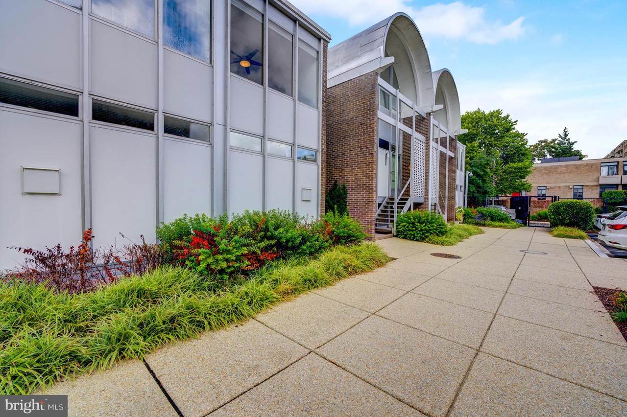 392 N Street - Photo 1