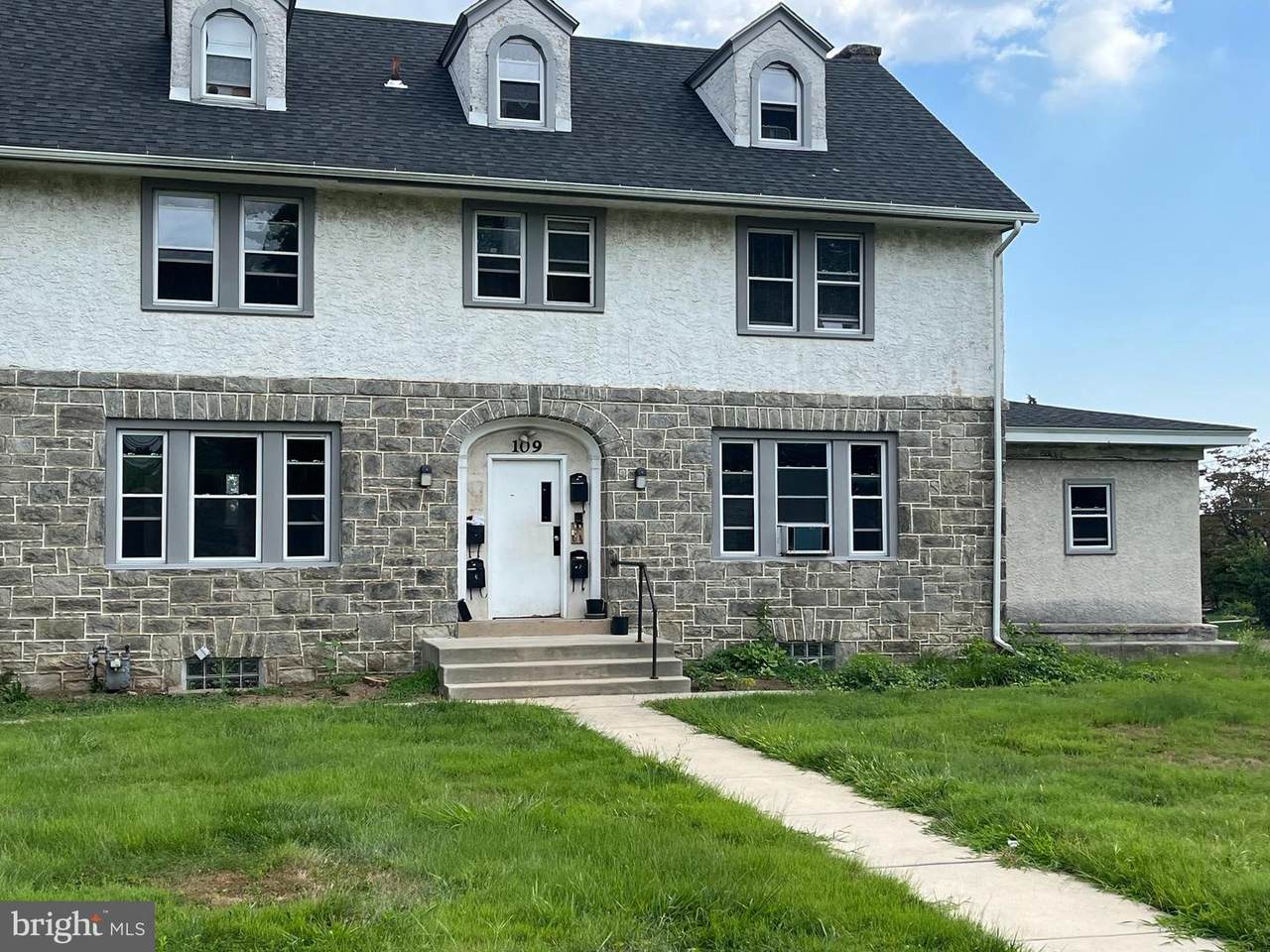 109 Oak Avenue - Photo 1