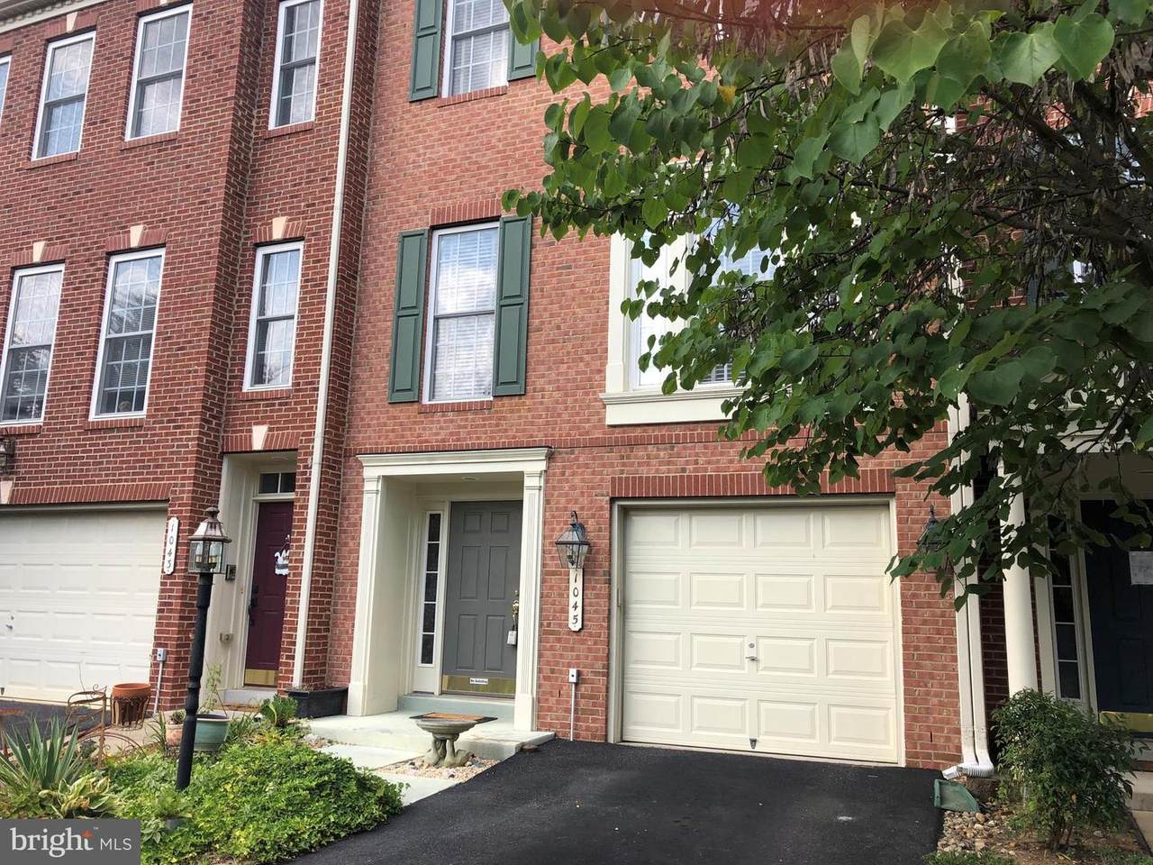 1045 Hotchkiss Place - Photo 1