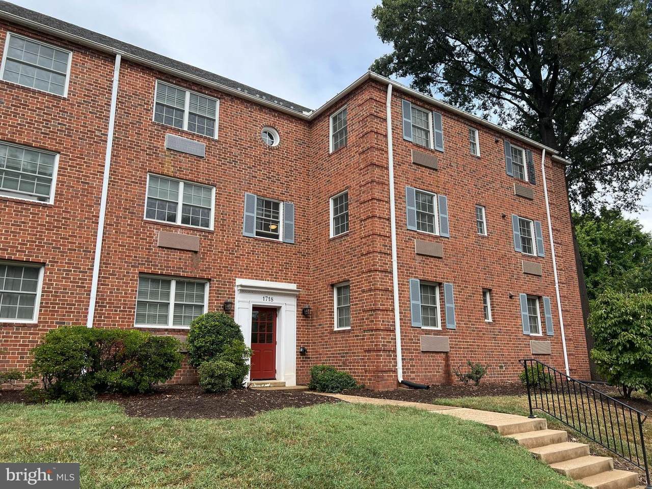 1718 Abingdon Drive - Photo 1
