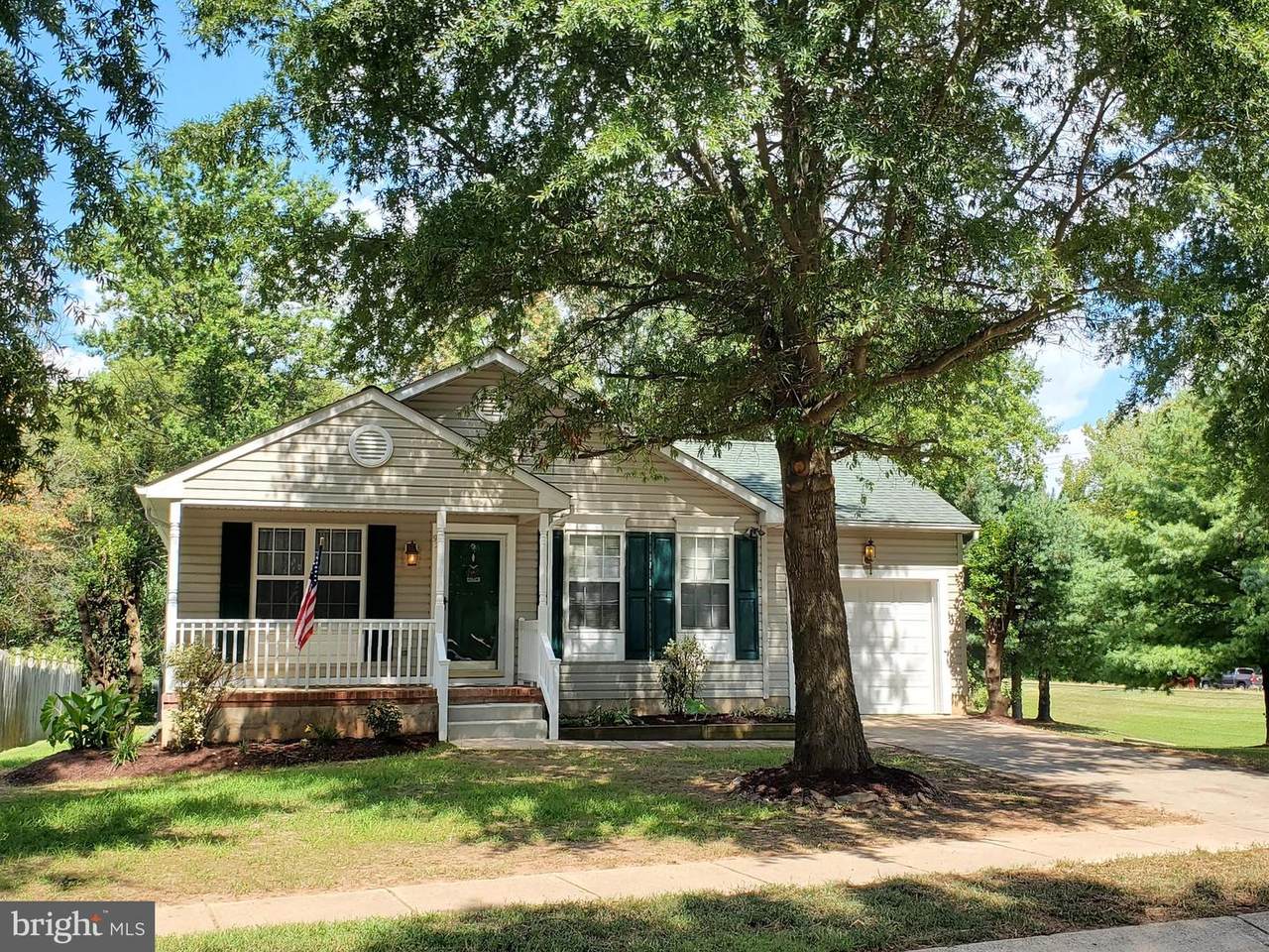 922 Lauren Way - Photo 1
