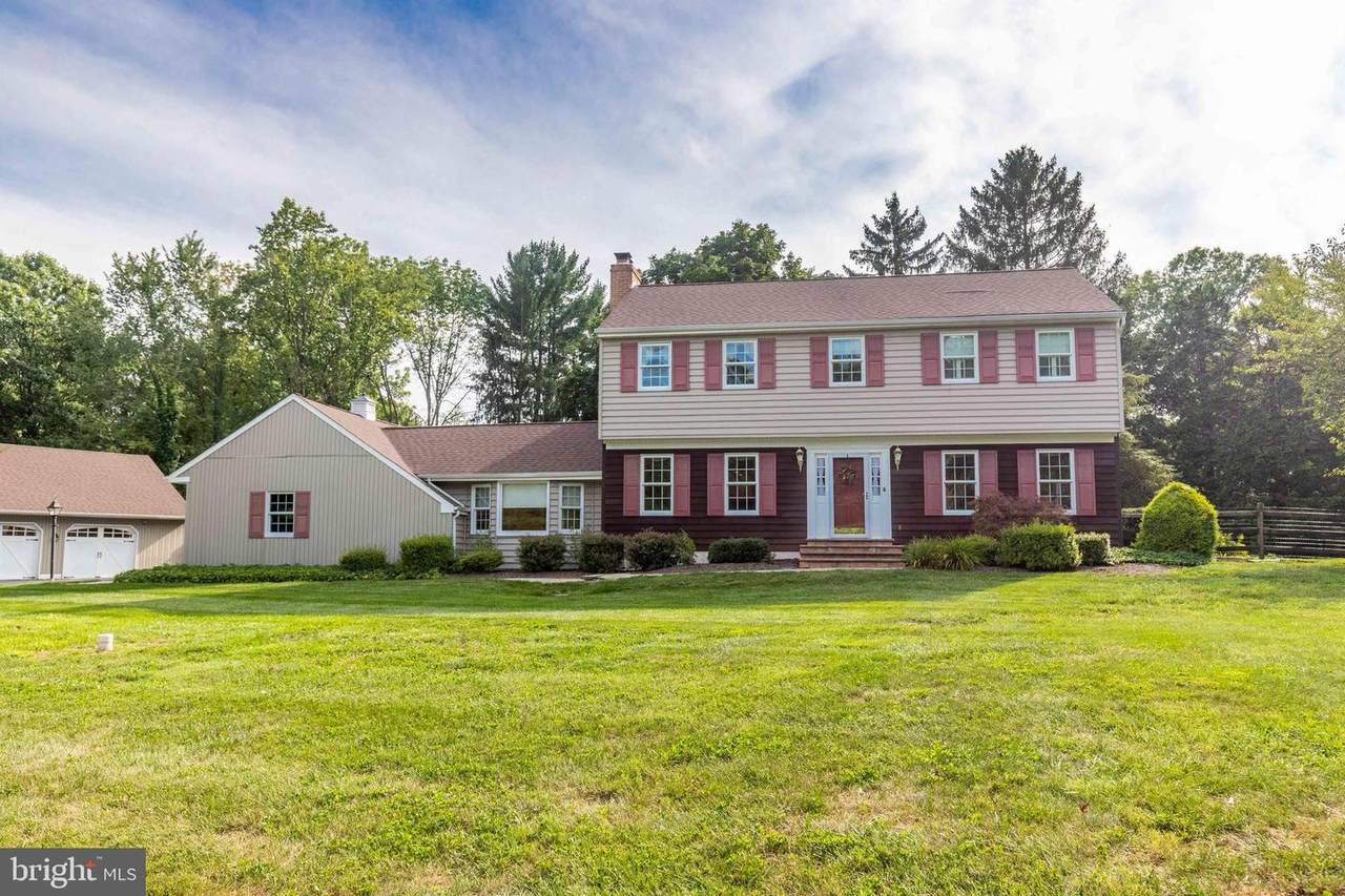 906 Robin Drive - Photo 1