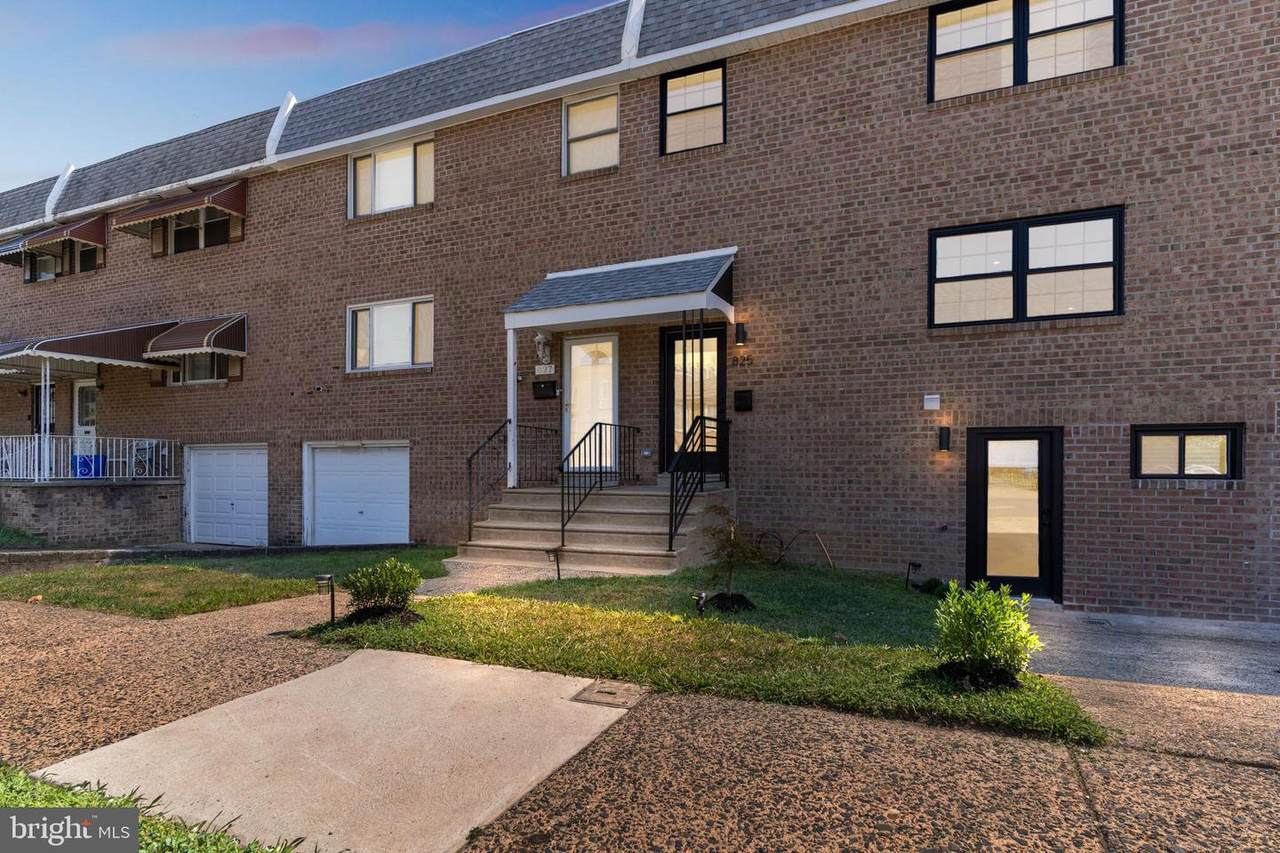 825 7TH Street - Photo 1
