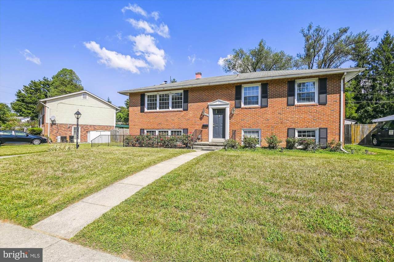 1004 Breezewick Road - Photo 1