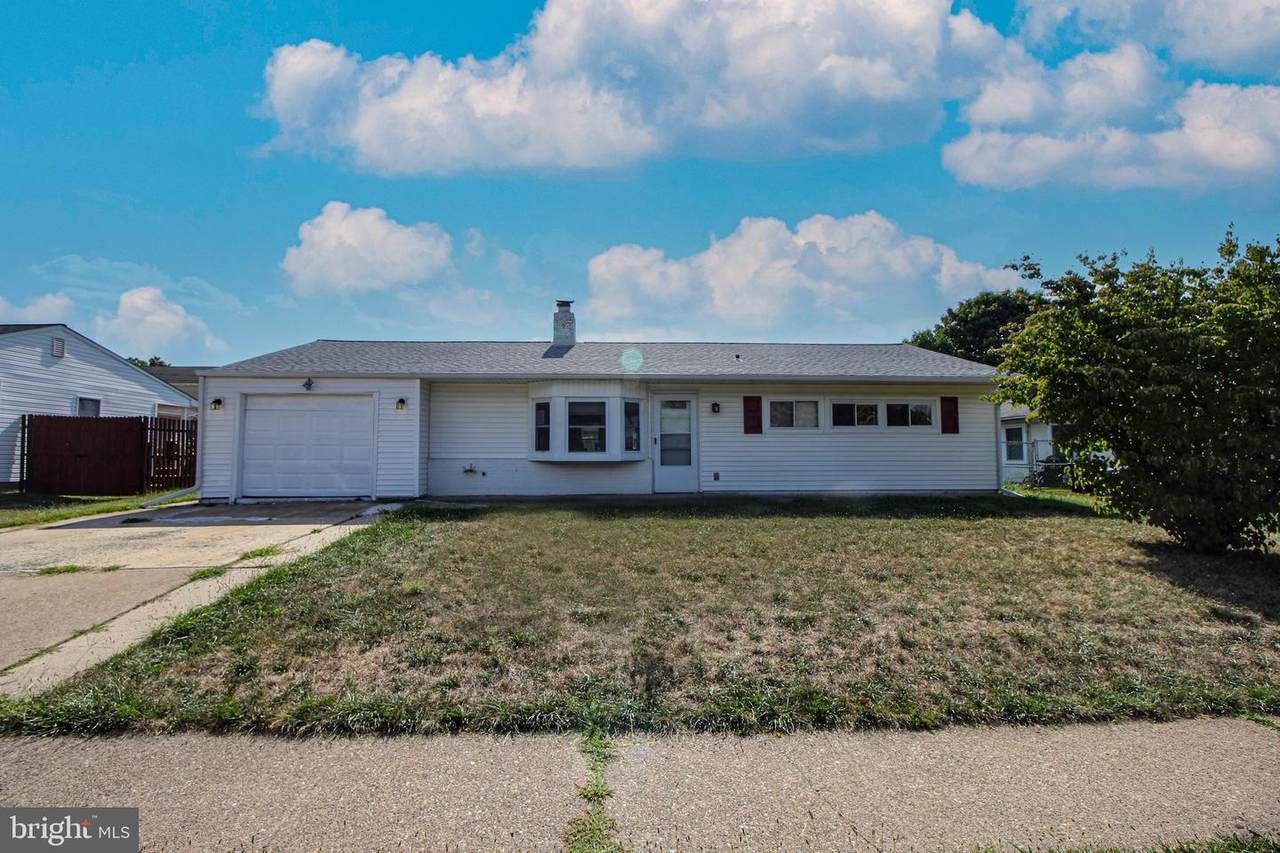 276 Pinewood Drive - Photo 1