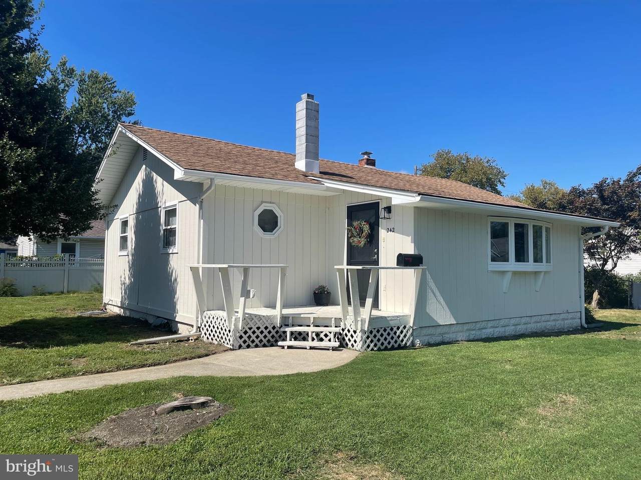 242 G Street - Photo 1