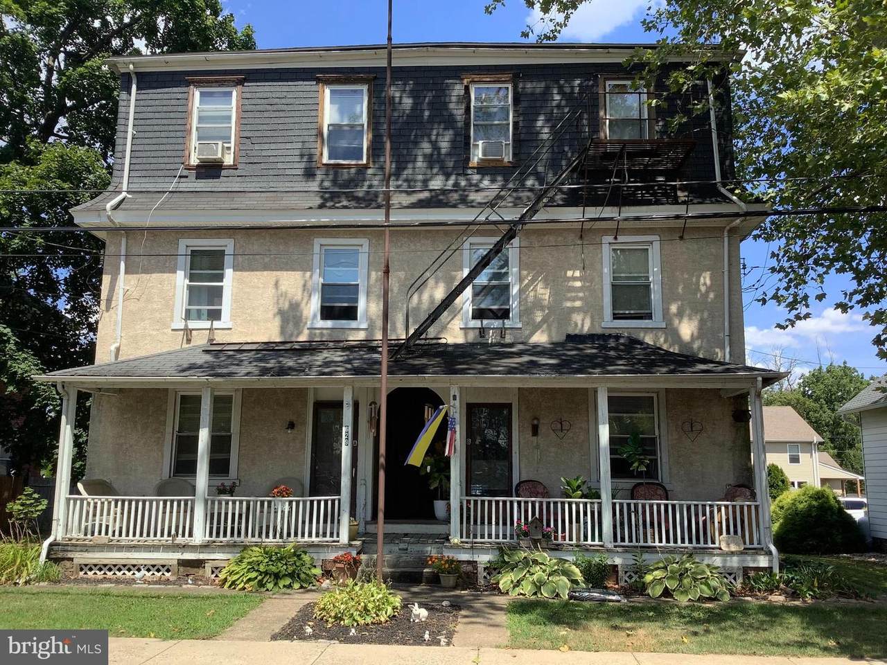 629 Garfield Avenue - Photo 1