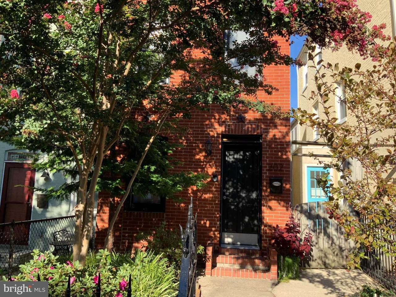 202 Washington Street - Photo 1