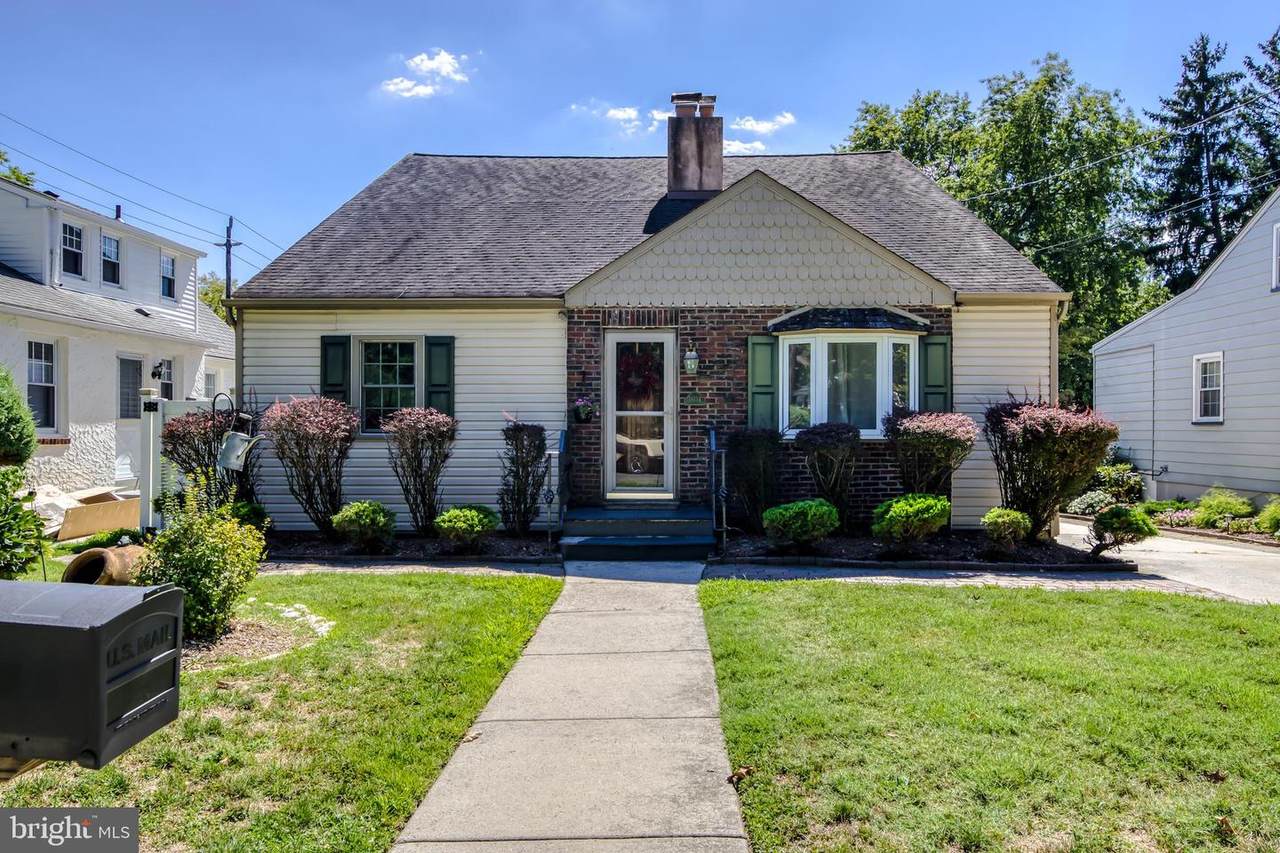 1604 Oak Avenue - Photo 1