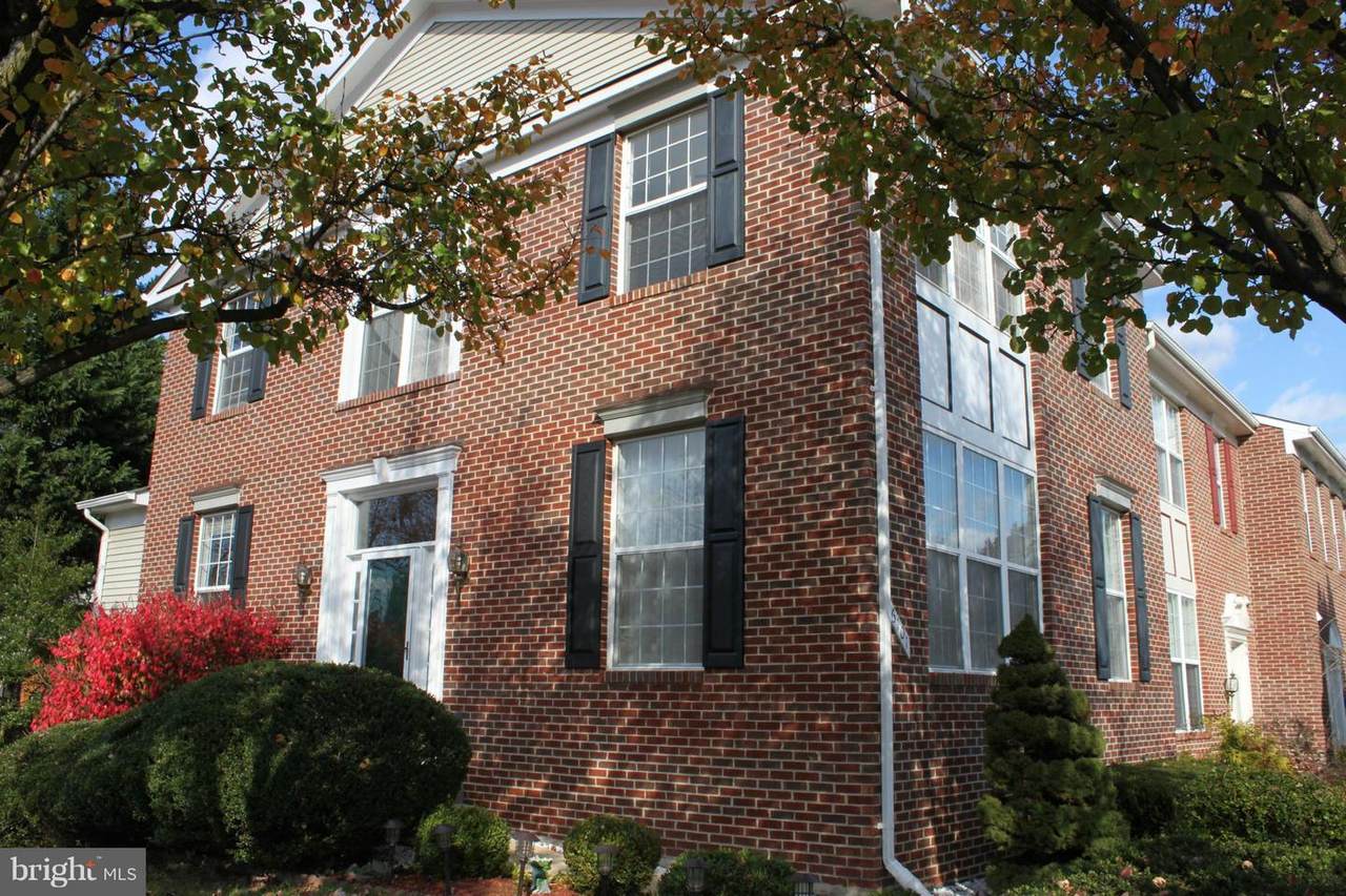 6101 Donival Square - Photo 1