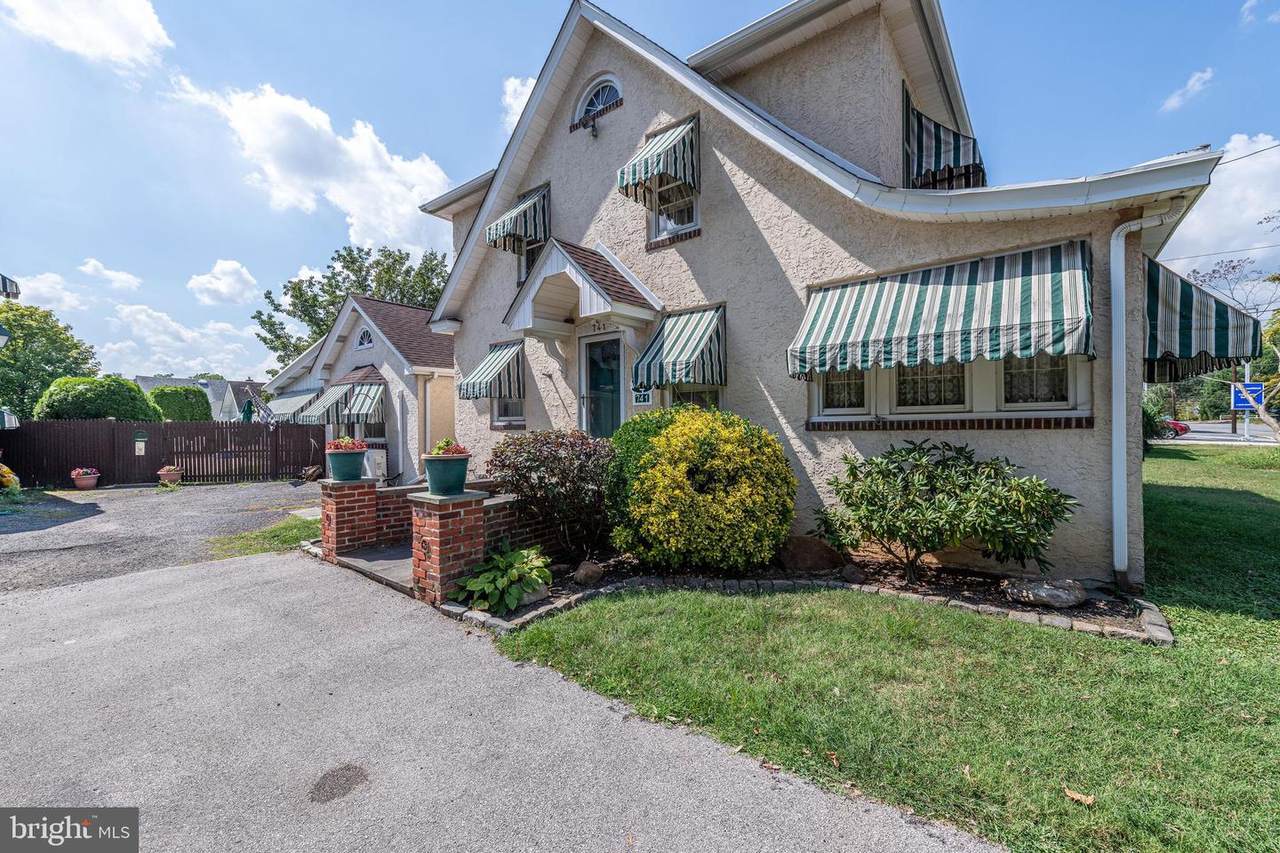 741 Kedron Avenue - Photo 1