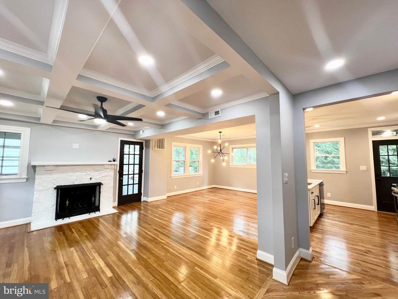 3911 Woodbine Avenue - Photo 1
