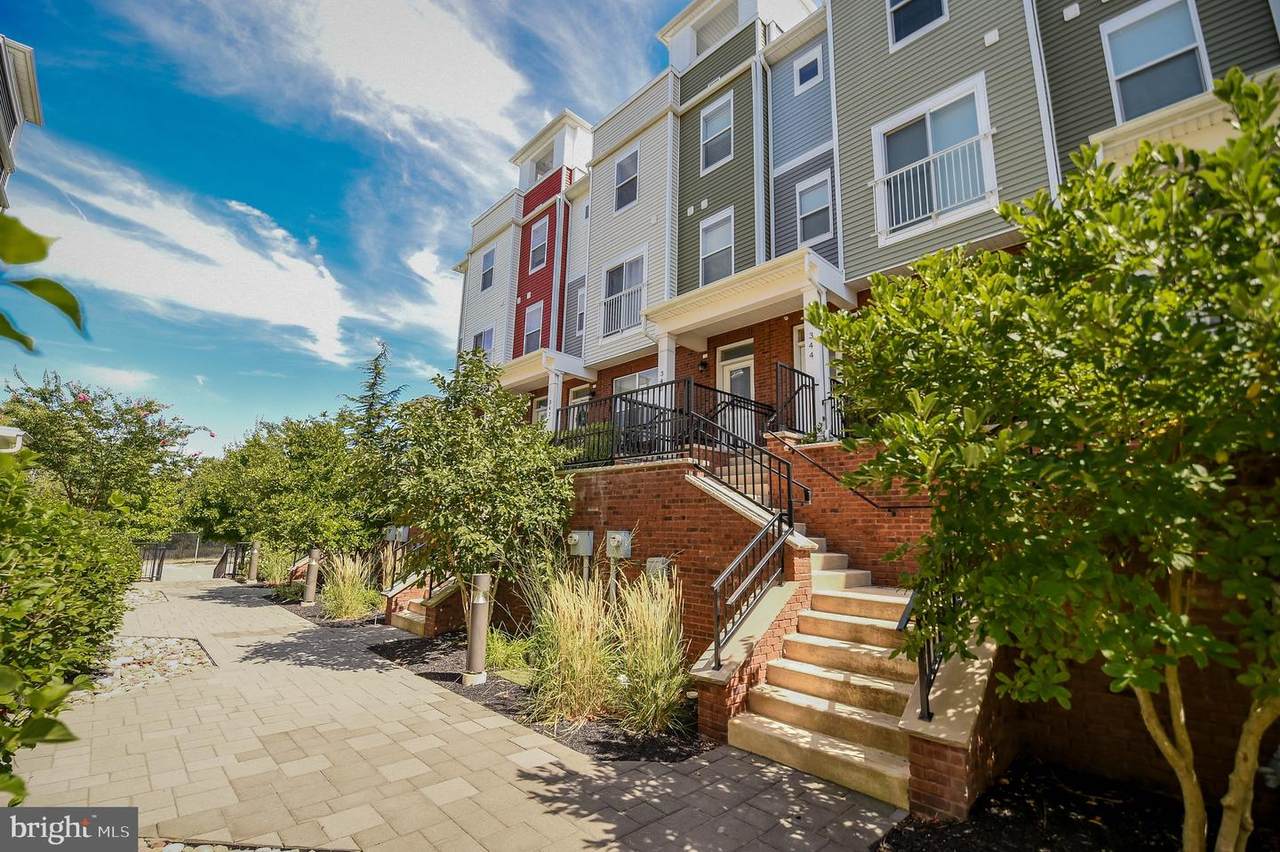 344 7TH Avenue - Photo 1