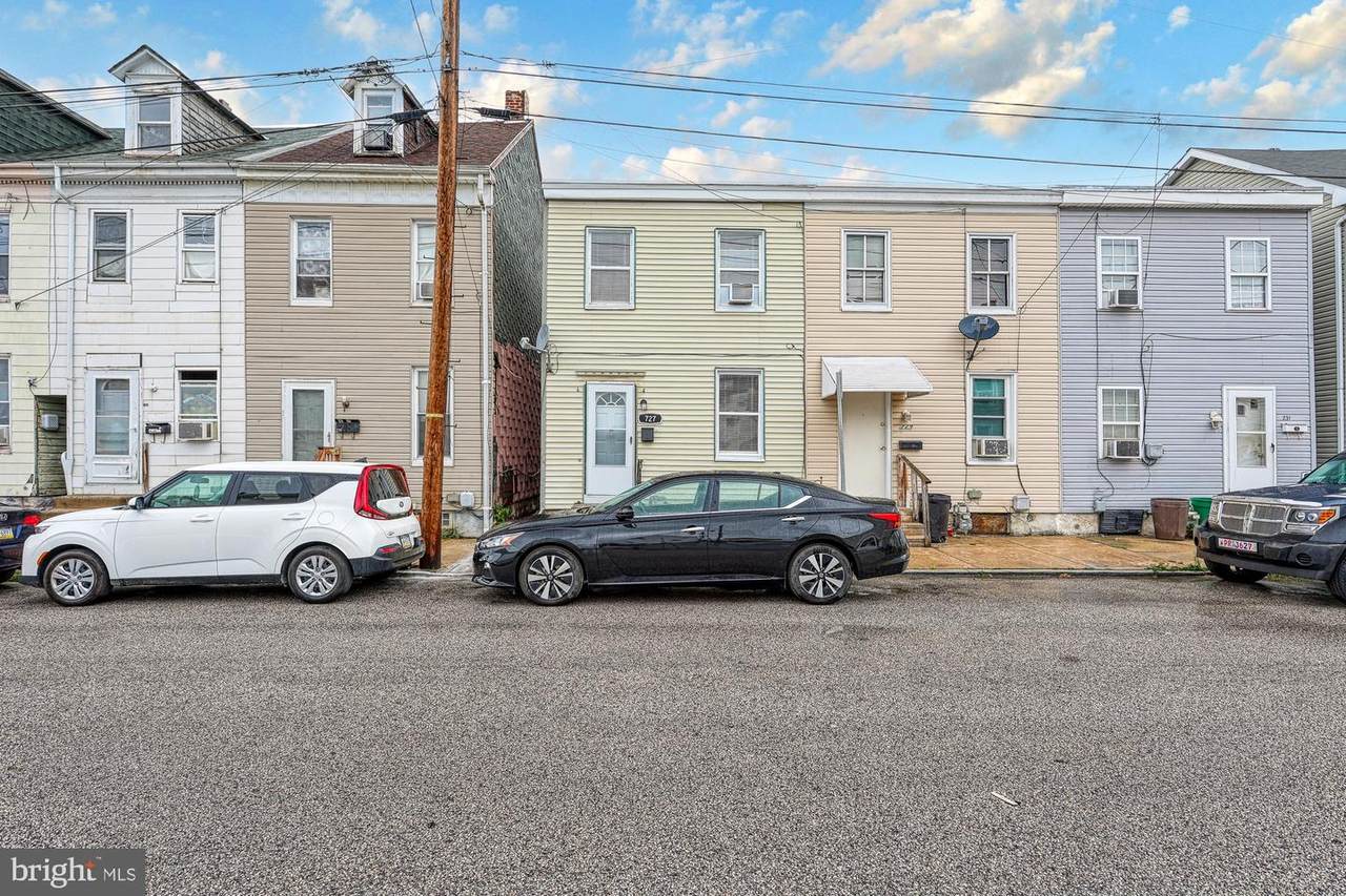 727 Clarke Avenue - Photo 1
