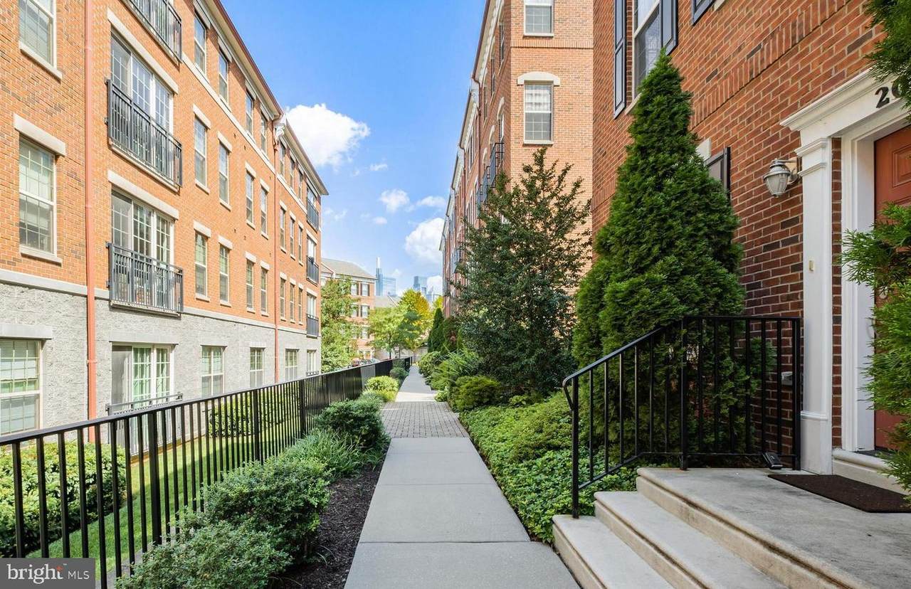 201 Commodore Court - Photo 1