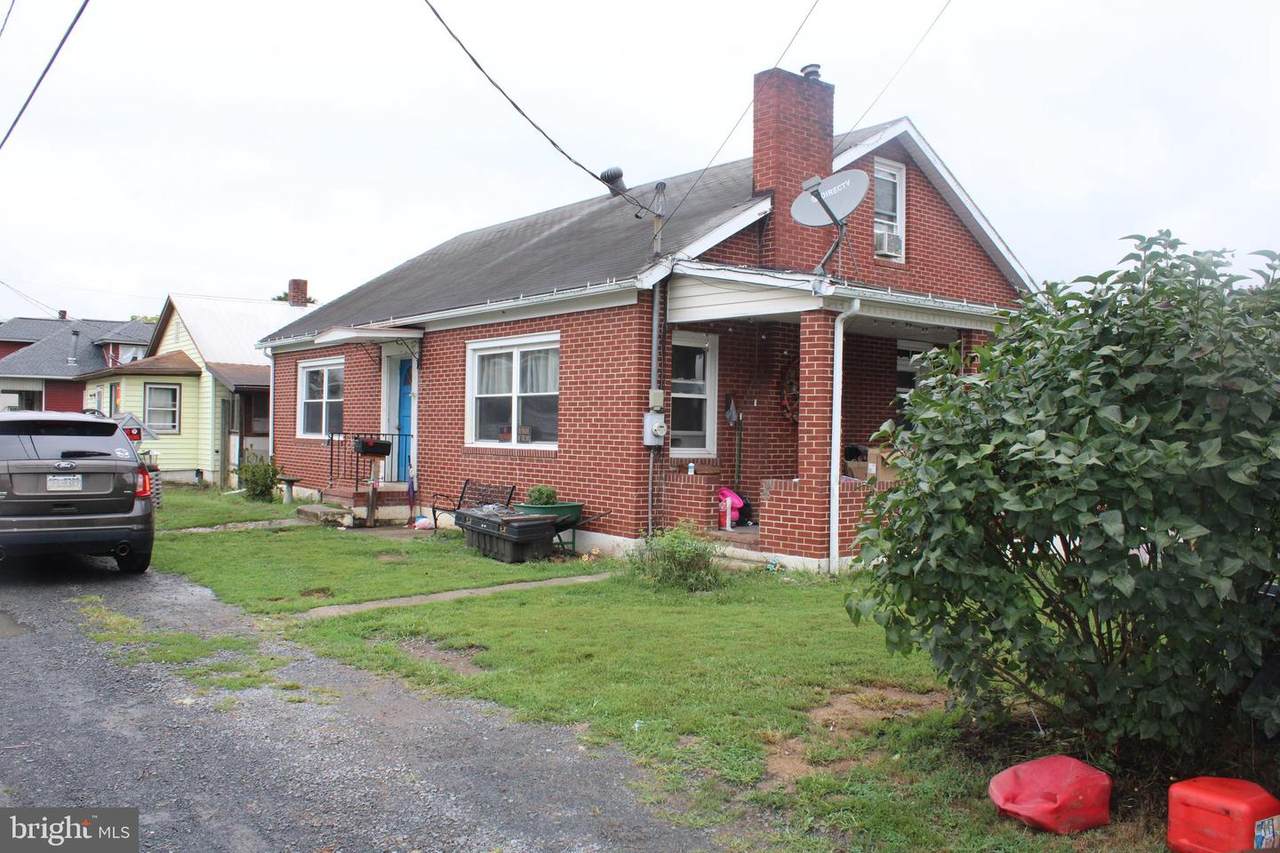 327 4TH Street - Photo 1