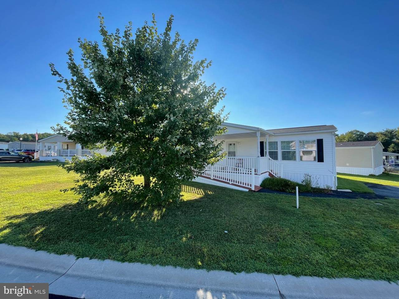 28 Queen Eleanor Drive - Photo 1