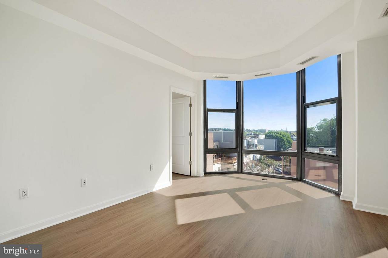 1390 Kenyon Street - Photo 1