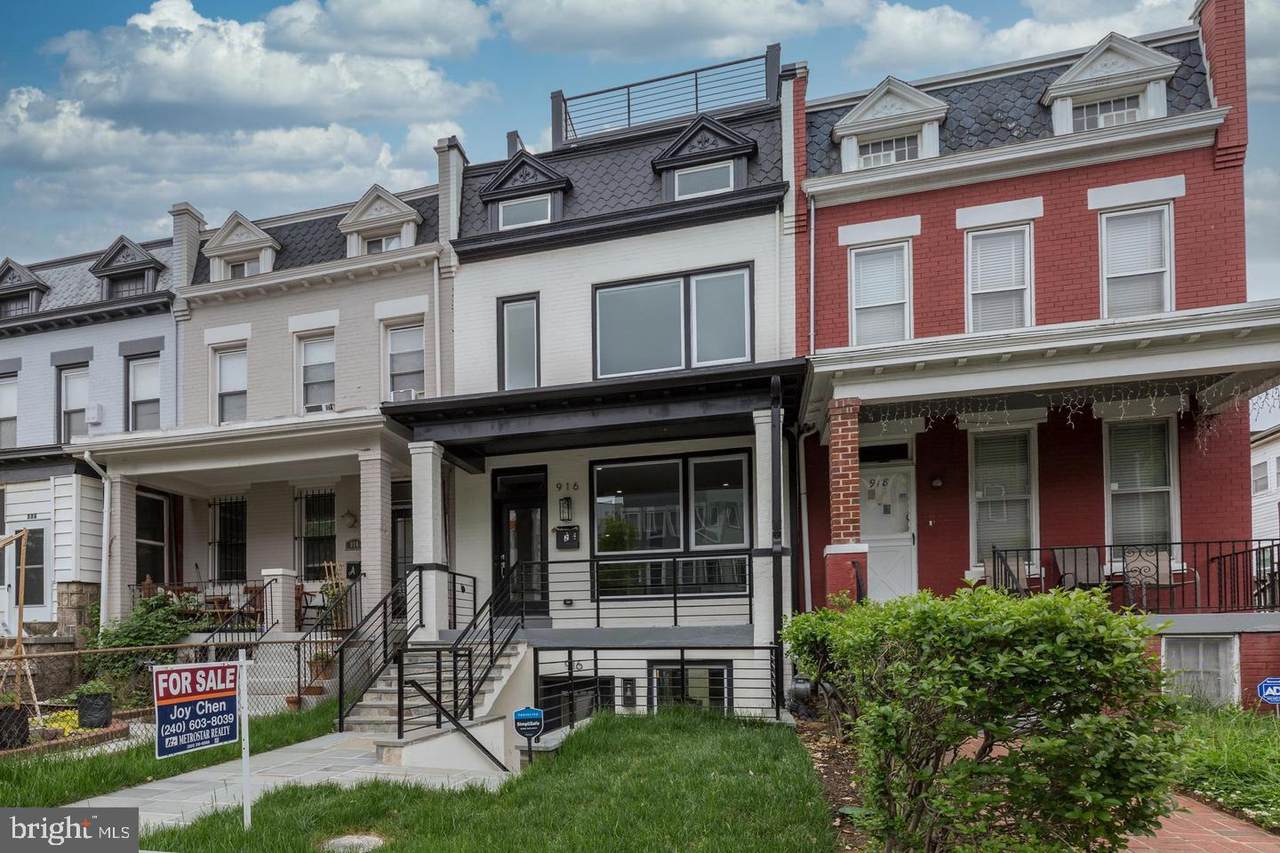 916 12TH Street - Photo 1