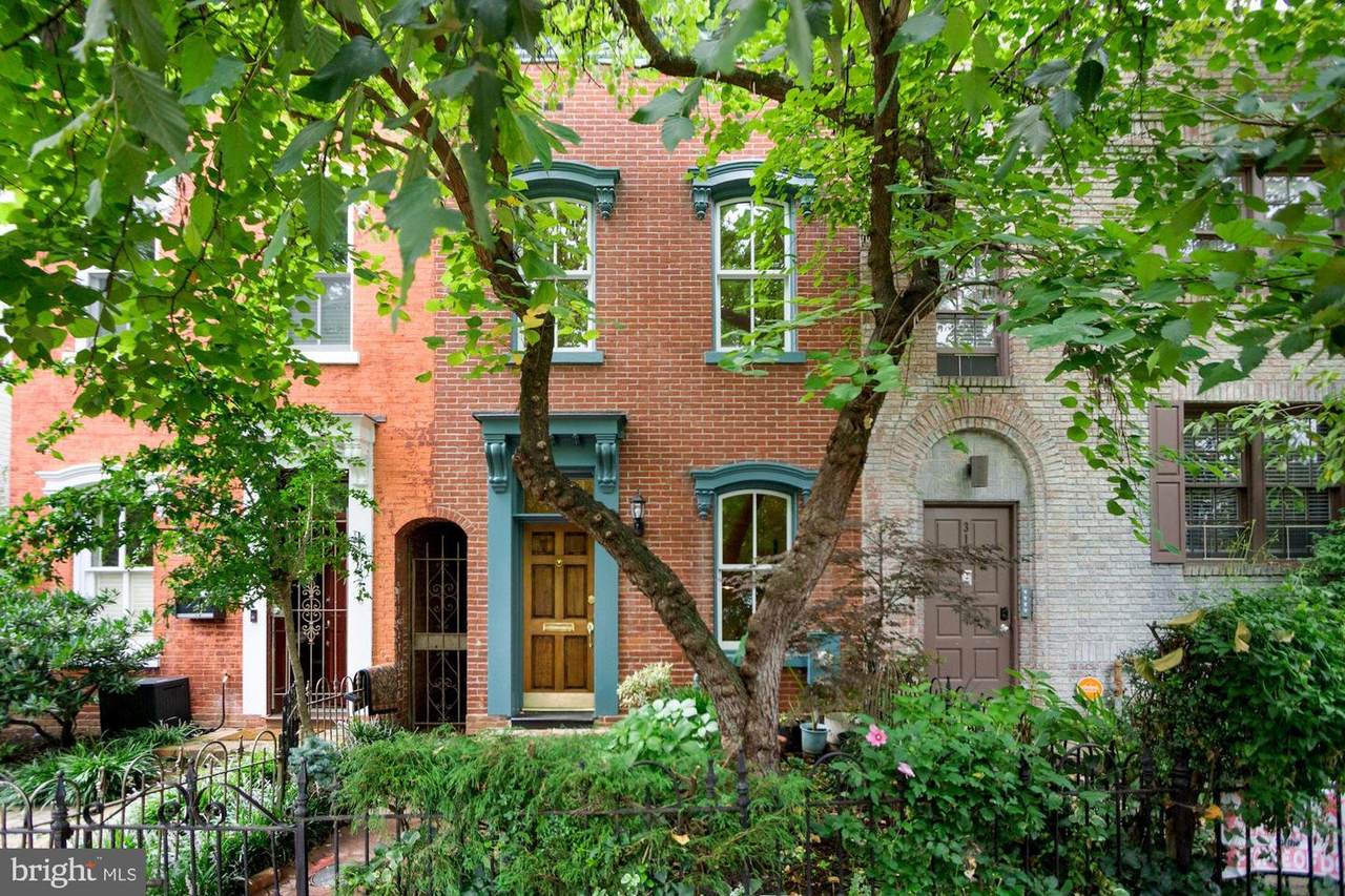 321 10TH Street - Photo 1