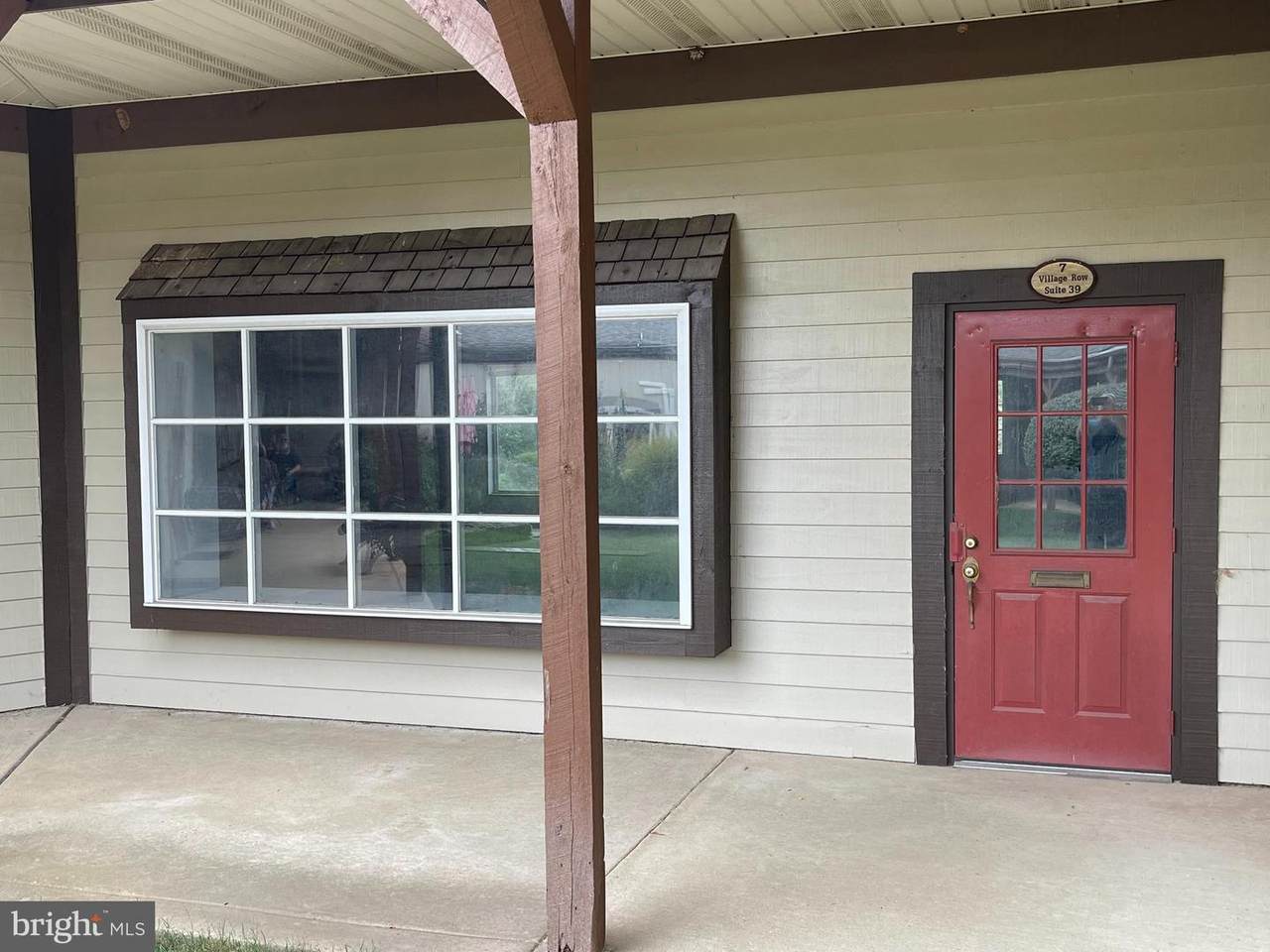 7 Village Row - Photo 1