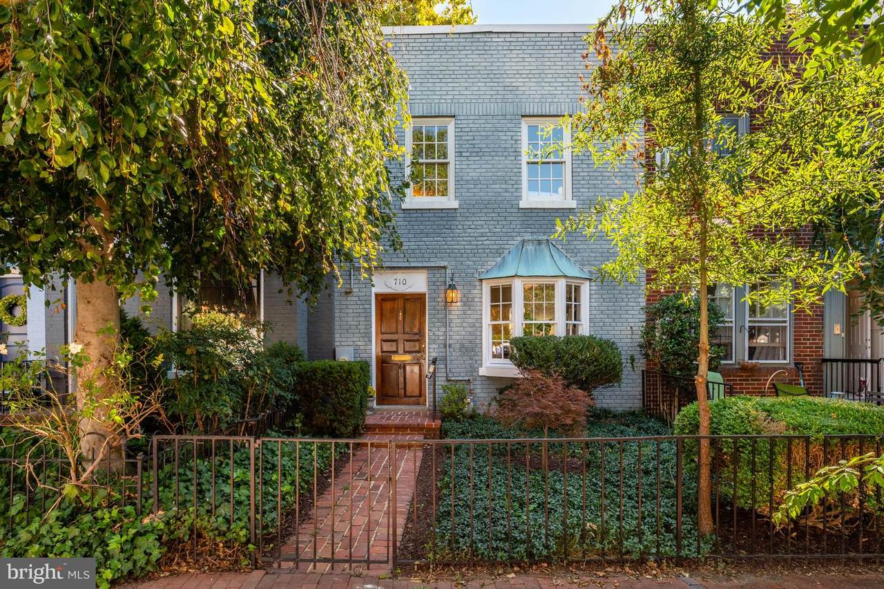 710 9TH Street - Photo 1