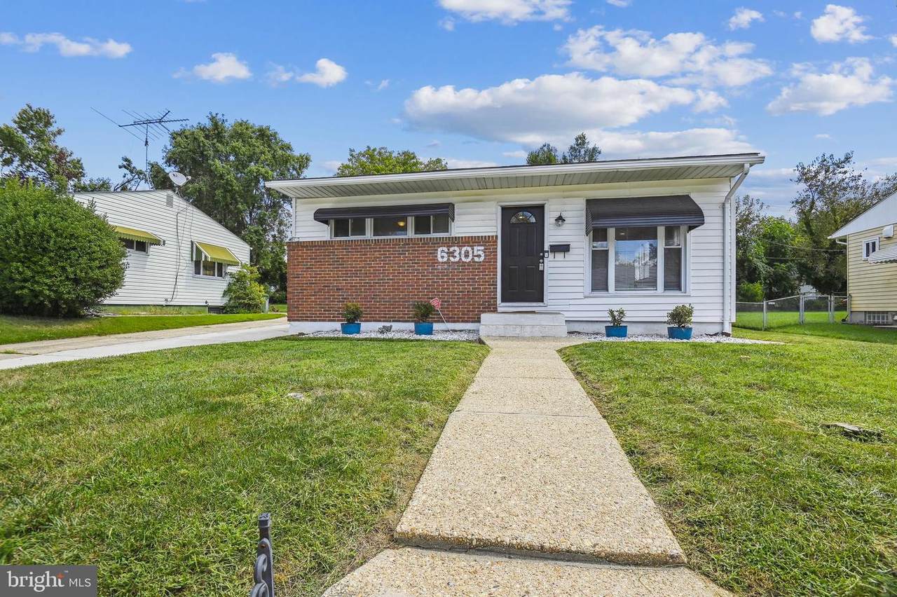 6305 Laurelton Avenue - Photo 1
