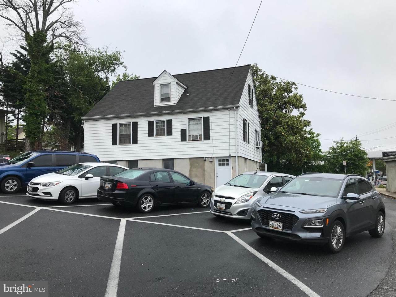 2905 Linwood Avenue - Photo 1