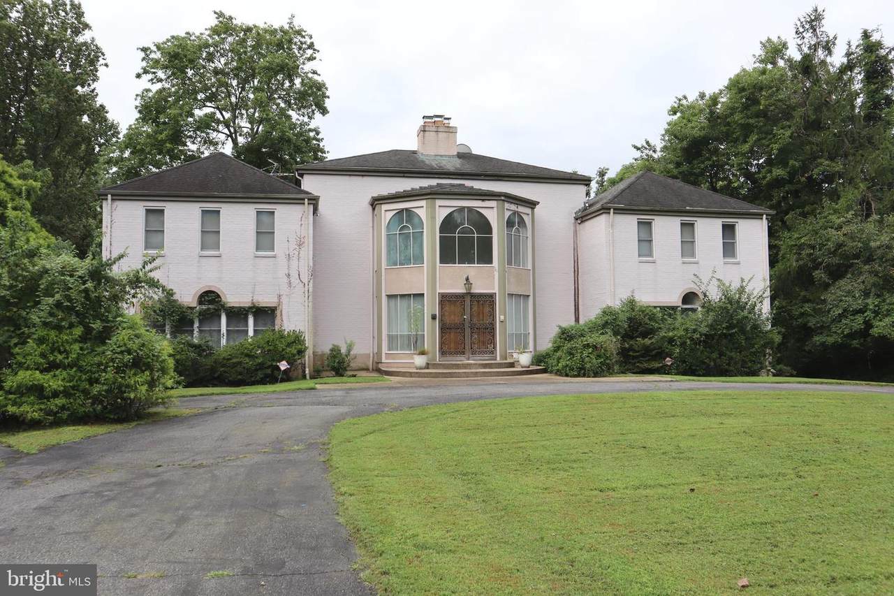 7000 Longwood Drive - Photo 1