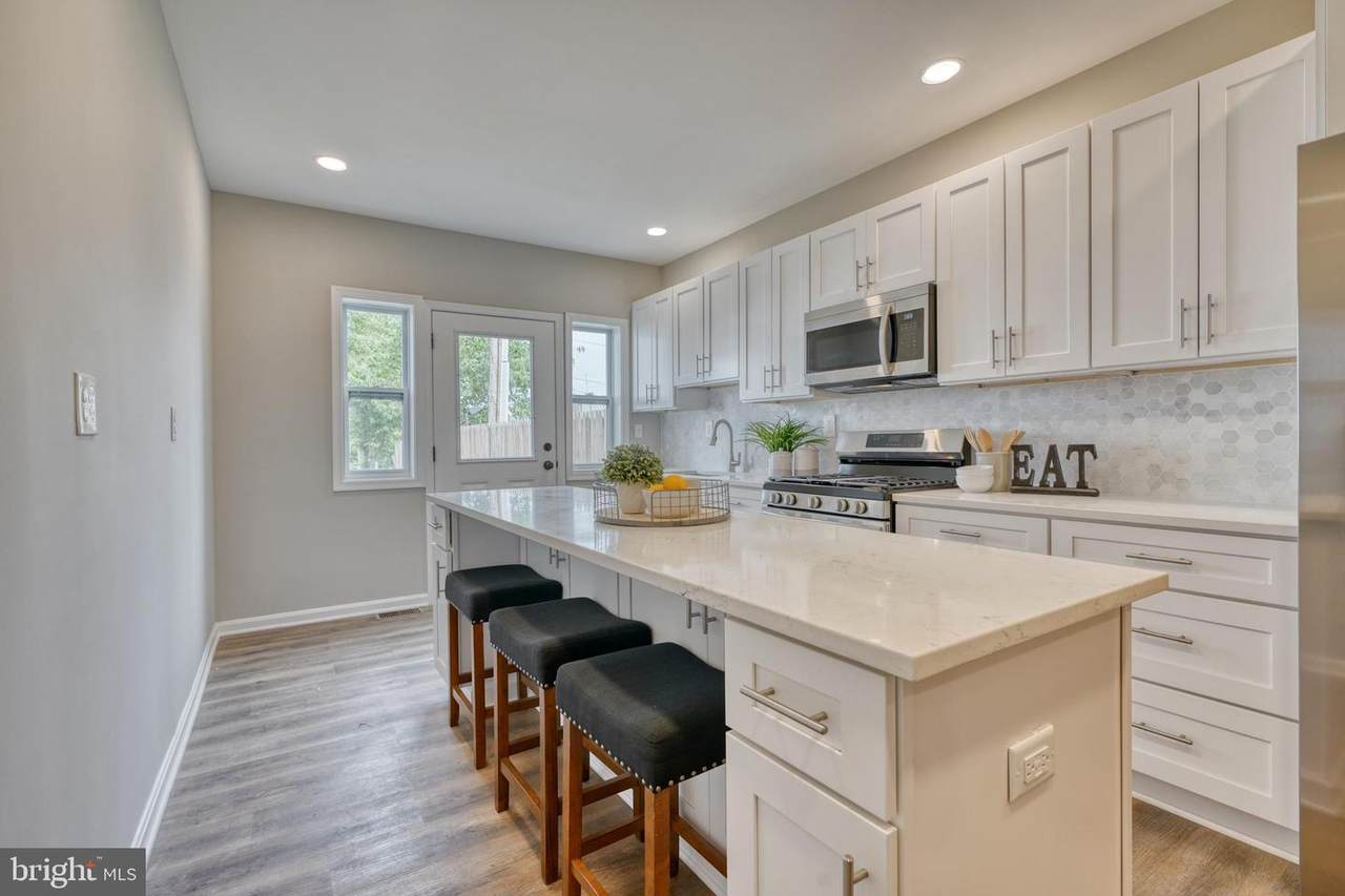 3311 Chestnut Avenue - Photo 1