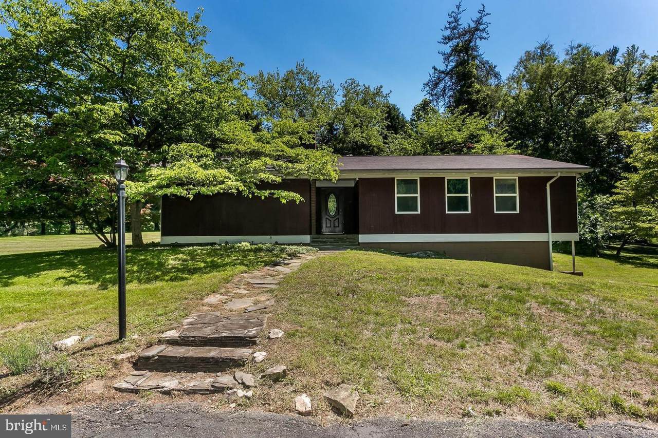 9133 Field Road - Photo 1