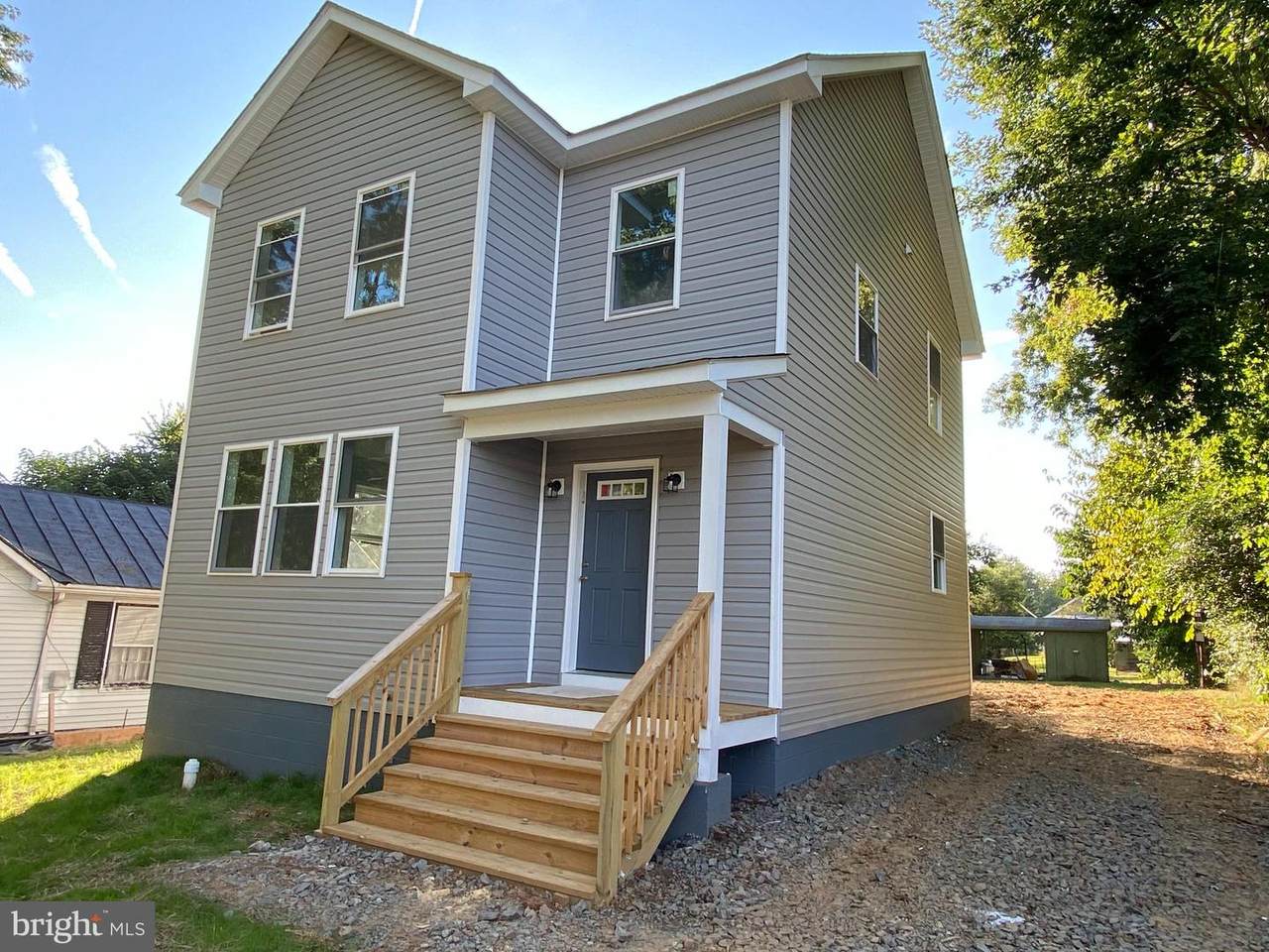 910 Hilltop Dr - Photo 1