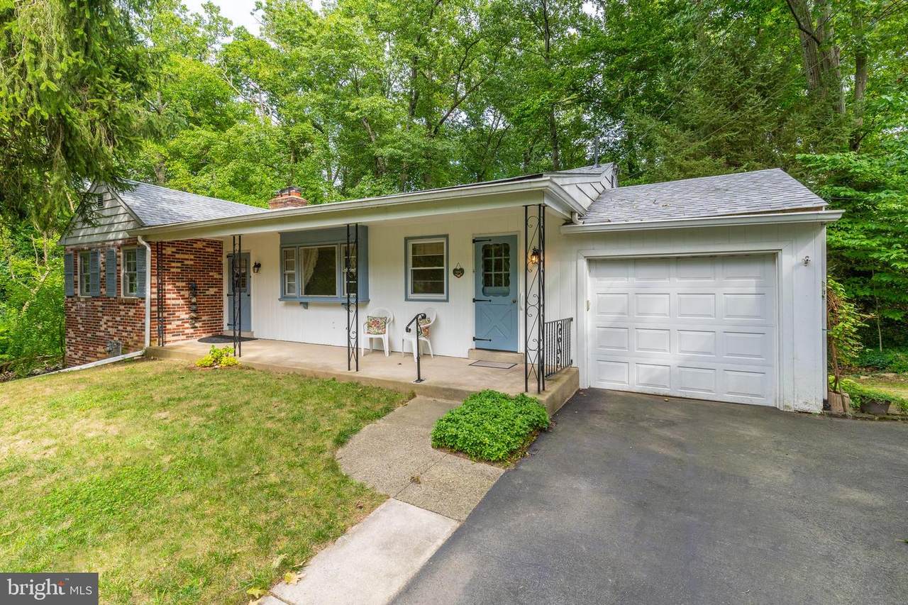 1049 Arthur Avenue - Photo 1